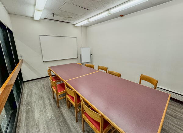 Group study room with table, chairs, and wall-mounted and standing whiteboards